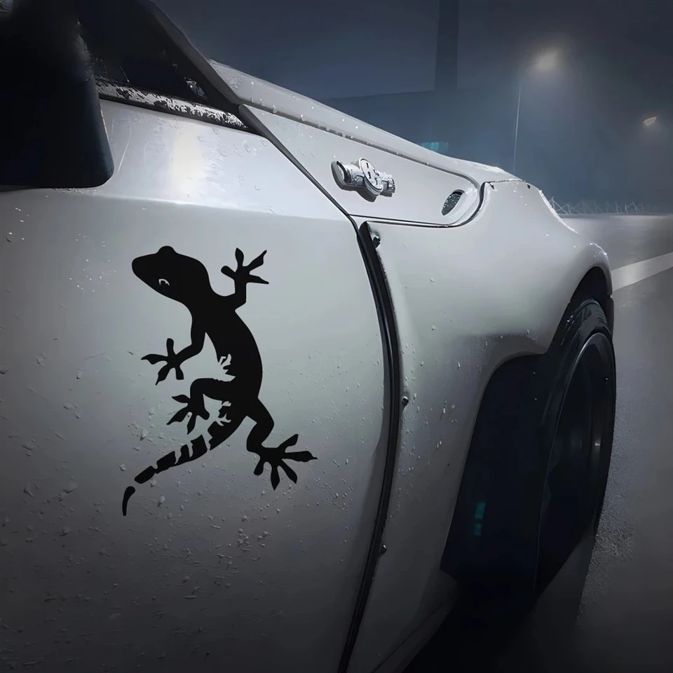 Gecko Strolling Pickup Truck Window Glass Decal